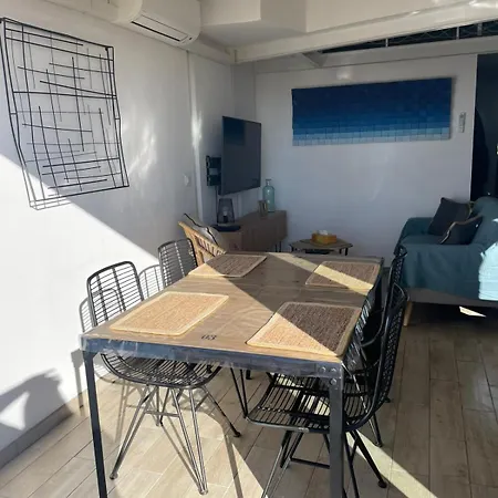 Open-plan T2 With Sea View *