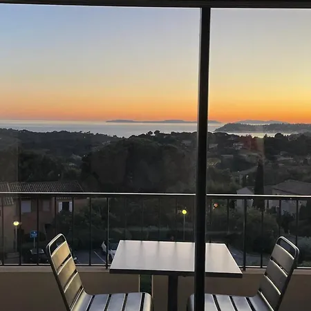 Open-plan T2 With Sea View * La Croix-Valmer