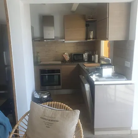Open-plan T2 With Sea View *